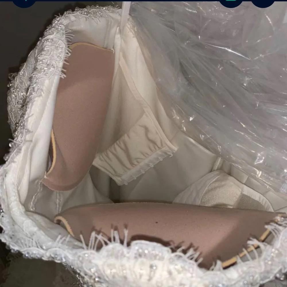 Wedding dress 👰🏻, formal, ruffle, rhinestone, and lace. - Picture 5 of 12